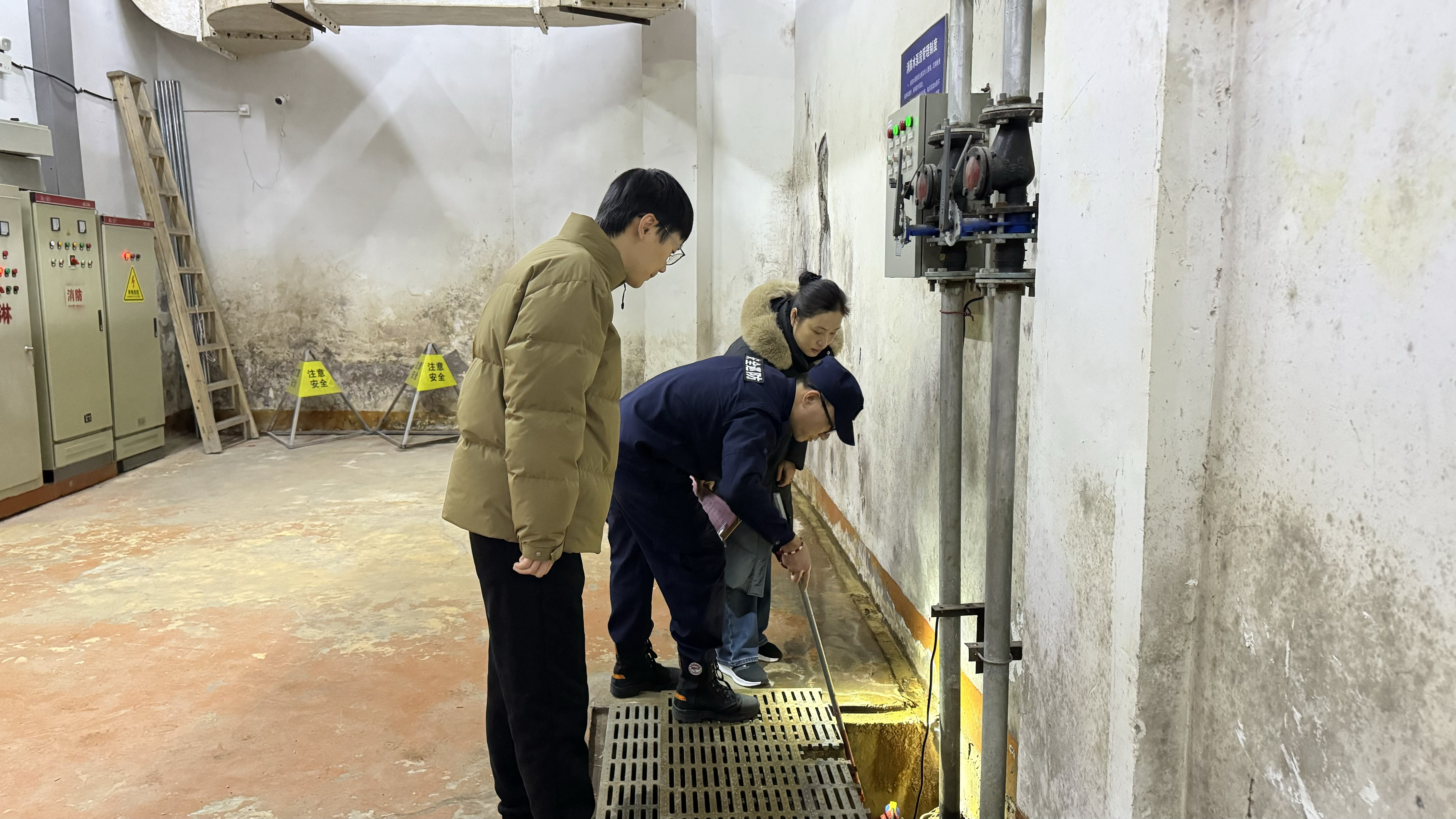 钱江商城发展节前安全专项查抄工作