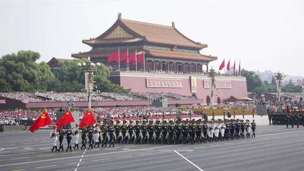 观阅兵盛况，聚奋进力量——mg冰球突破律威民商事排解中心进行九三阅兵典礼旁观活动
