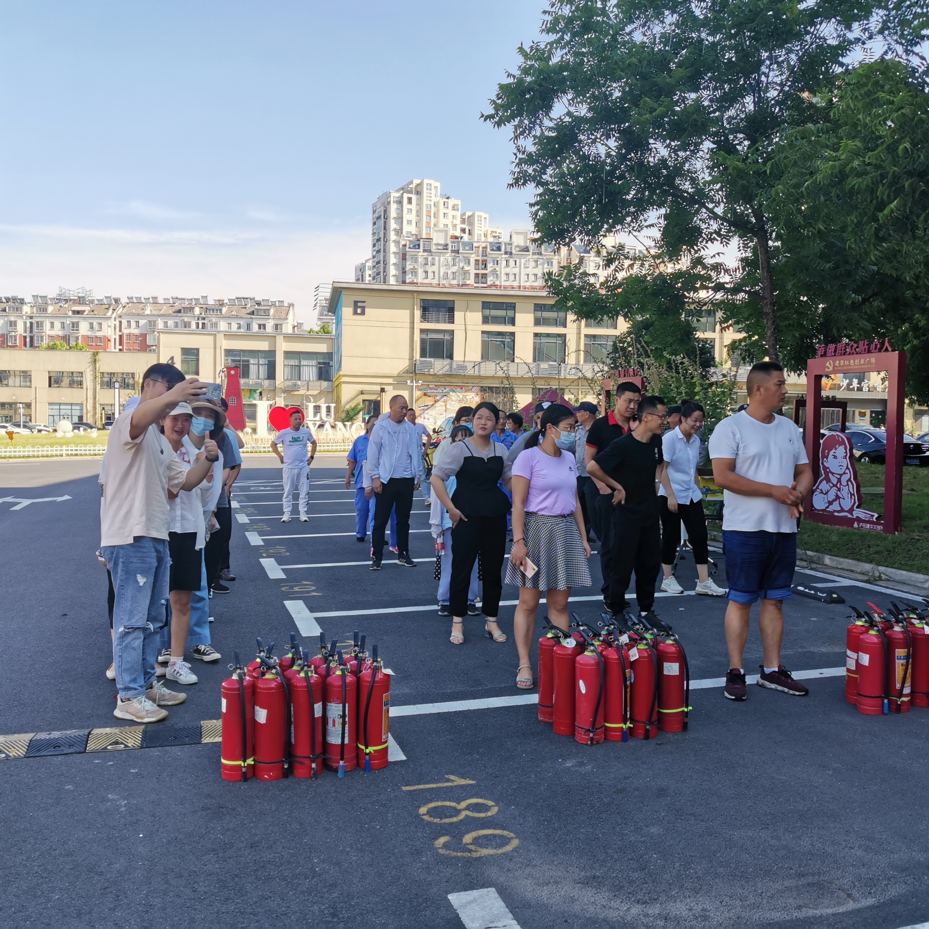 “勤抓演练，常驻安全”庐阳mg冰球突破文创园发展消防演习活动