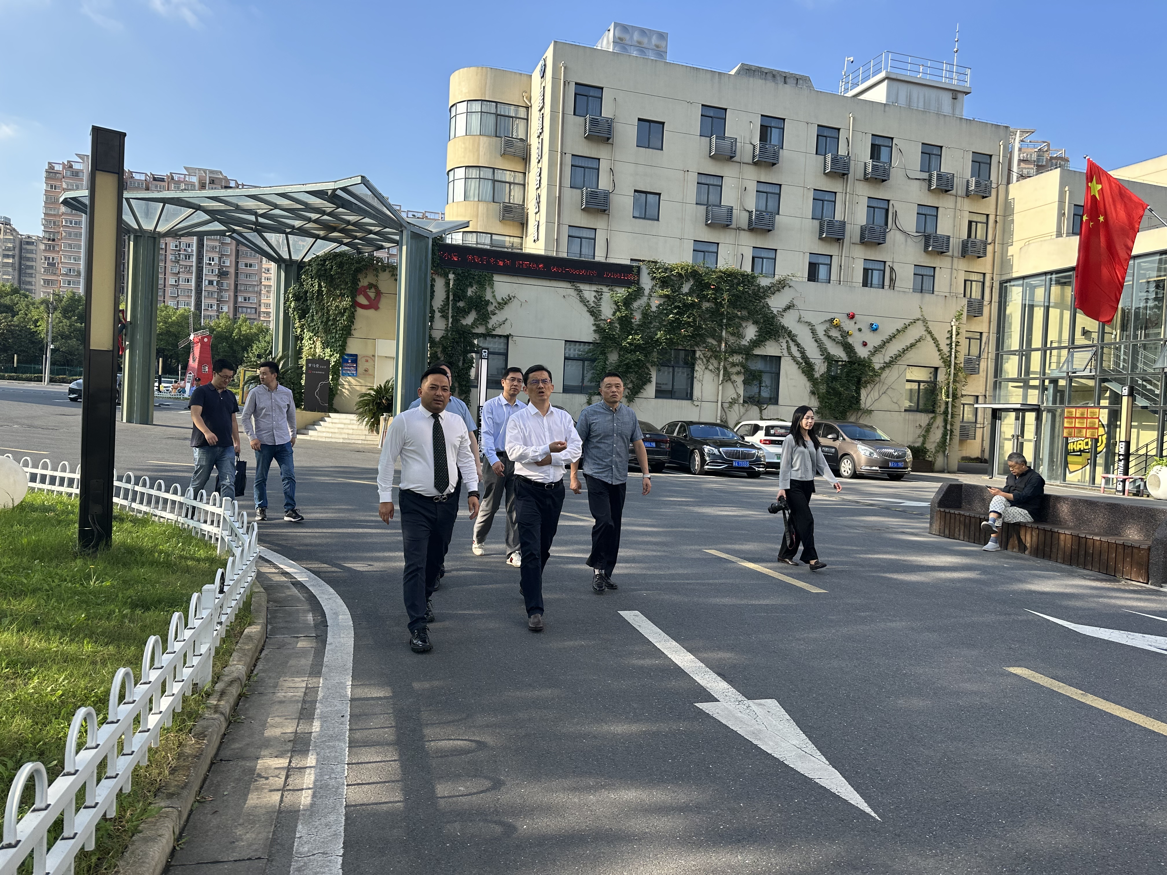   庐阳区委书记高强莅临庐阳mg冰球突破文创园调研