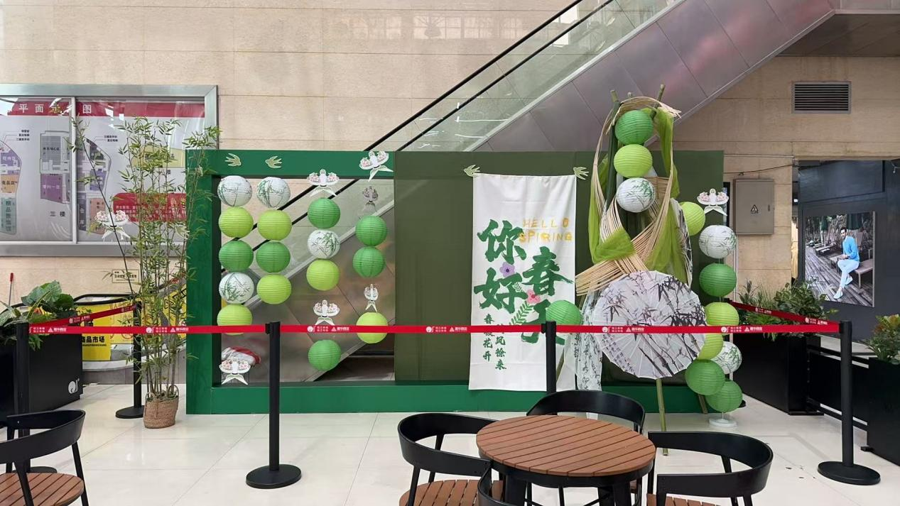 钱江商城焕新颜，春日美陈显活力