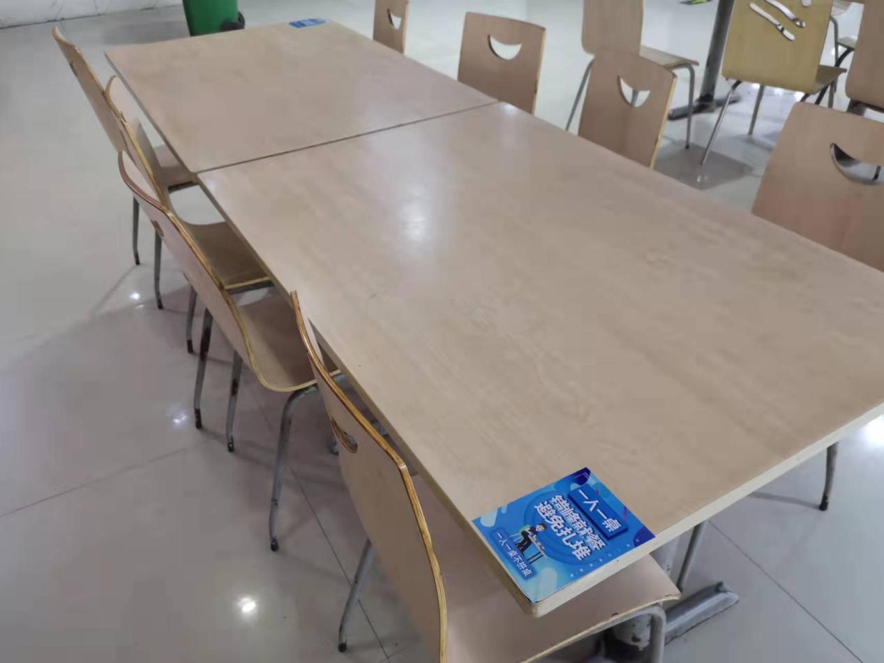 钱江商城选取隔桌用餐，顾客吃得安心安心舒心