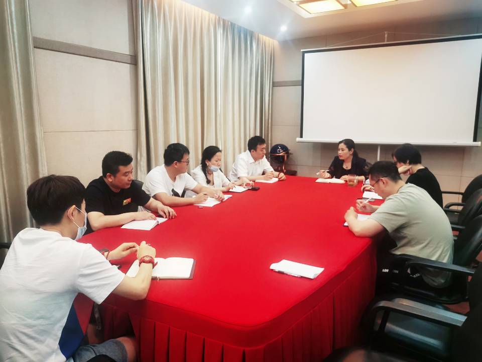   mg冰球突破幼贷召开6月份月度例会暨年中经营分析会议