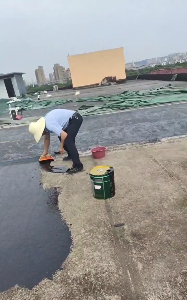 屋顶防水工程启动，保险商户经营无忧