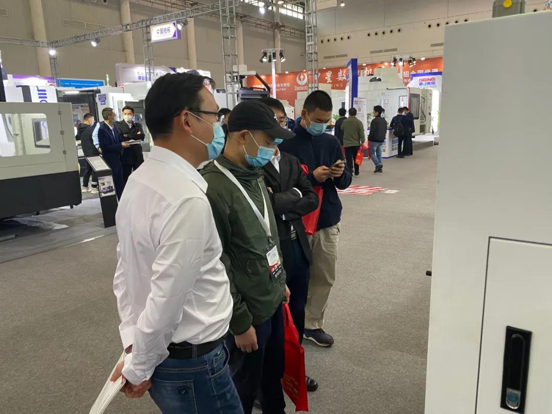 杏彩精机武汉机床展