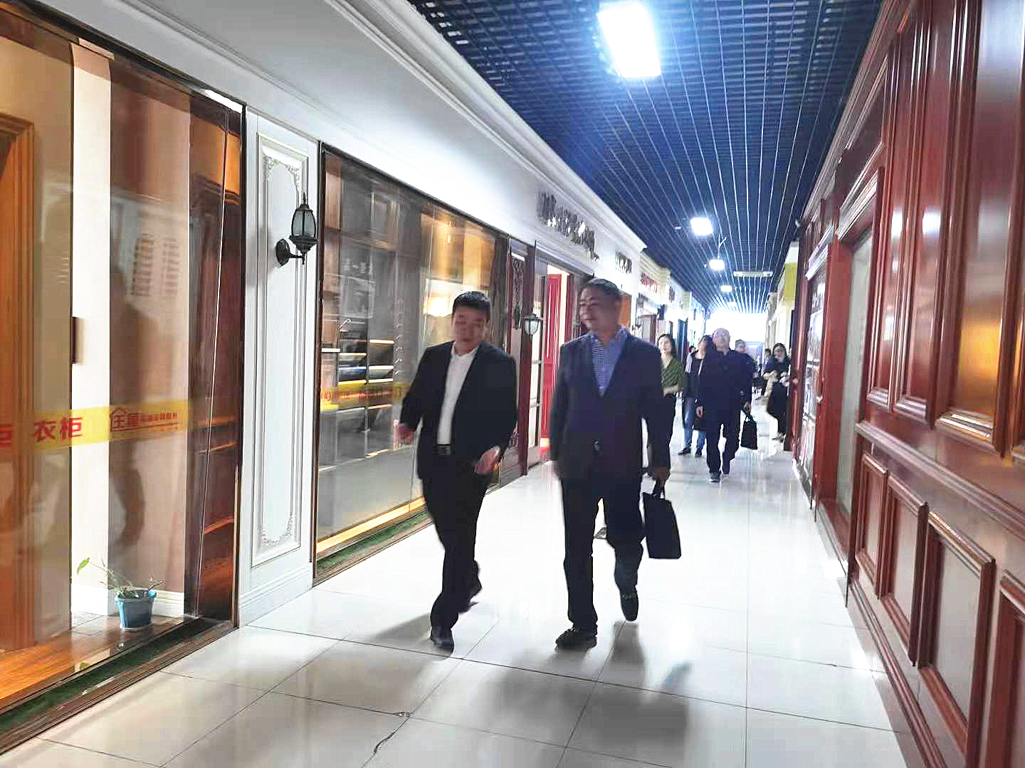 1mg冰球突破市场走访.jpg